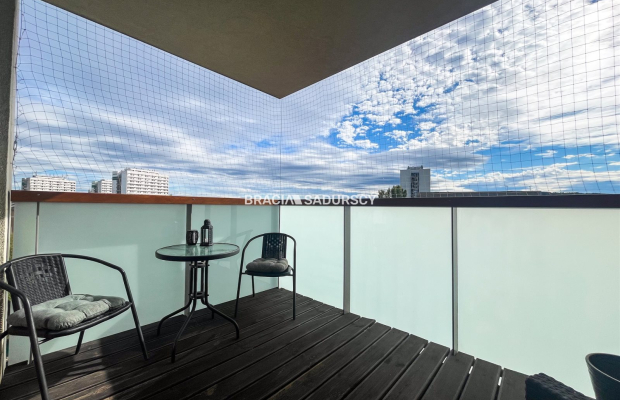 3 pok. oddzielne sypialnie, 2 balkony + duży salon