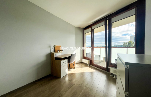 3 pok. oddzielne sypialnie, 2 balkony + duży salon