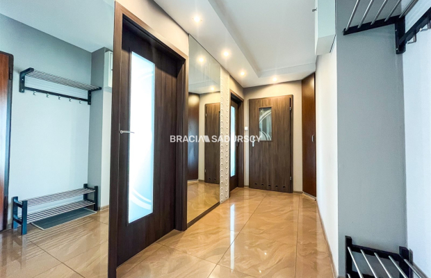 3 pok. oddzielne sypialnie, 2 balkony + duży salon