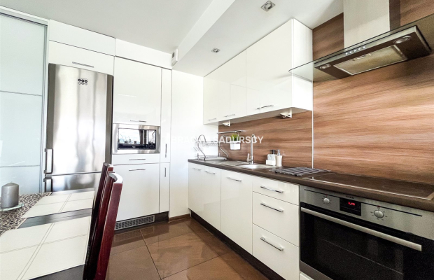 3 pok. oddzielne sypialnie, 2 balkony + duży salon