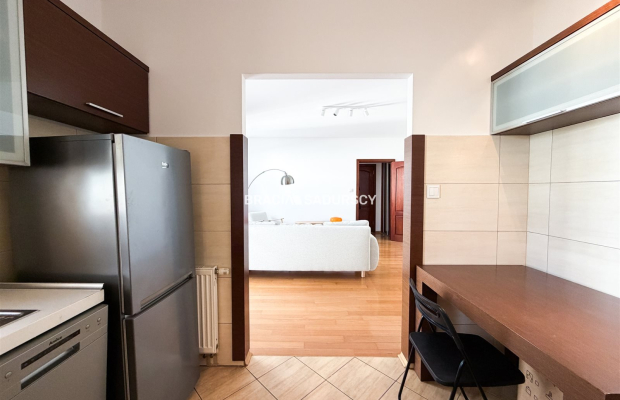 2 pok, duży balkon, osoba kuchnia, parking, tv ENG
