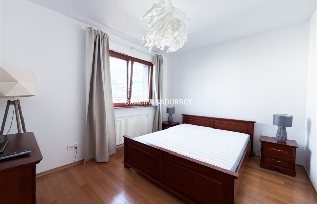 2 pok, duży balkon, osoba kuchnia, parking, tv ENG