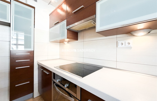 2 pok, duży balkon, osoba kuchnia, parking, tv ENG