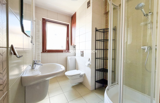 2 pok, duży balkon, osoba kuchnia, parking, tv ENG