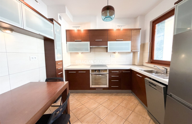 2 pok, duży balkon, osoba kuchnia, parking, tv ENG