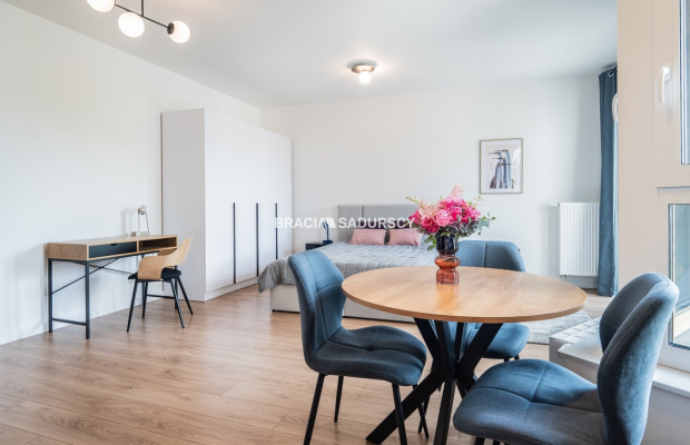 Nowoczesny apartament z balkonem i parkingiem.