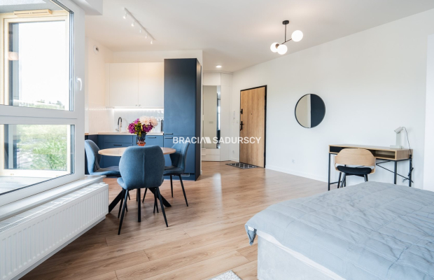 Nowoczesny apartament z balkonem i parkingiem.