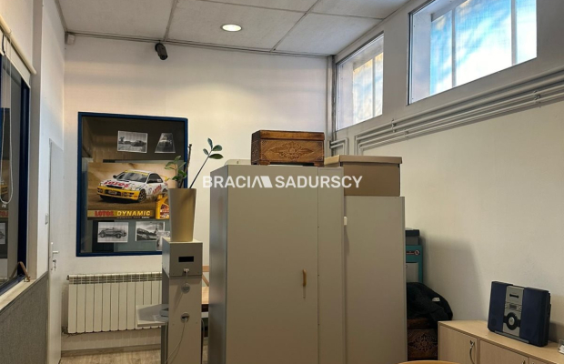 ZDJĘCIA W OGŁOSZENIU NALEŻĄ DO WŁAŚCICIELA OFERTY   

    
Nieruchomość o powierzchni 29 ara, zabudowana pawilonem handlowym or