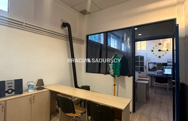 ZDJĘCIA W OGŁOSZENIU NALEŻĄ DO WŁAŚCICIELA OFERTY   

    
Nieruchomość o powierzchni 29 ara, zabudowana pawilonem handlowym or