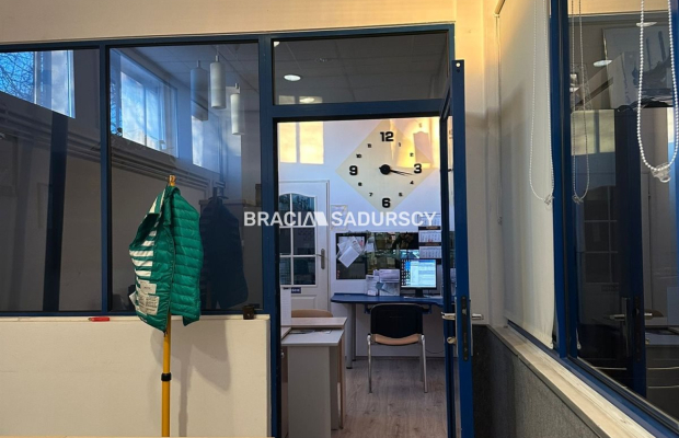 ZDJĘCIA W OGŁOSZENIU NALEŻĄ DO WŁAŚCICIELA OFERTY   

    
Nieruchomość o powierzchni 29 ara, zabudowana pawilonem handlowym or