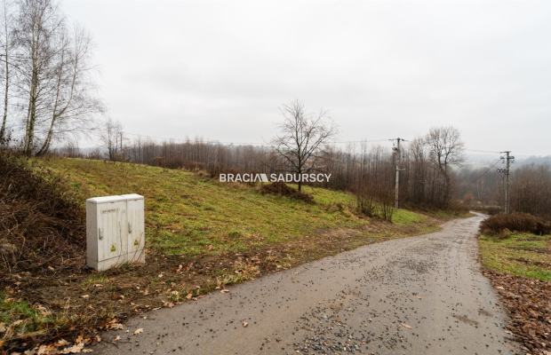 PODSTOLICE - GMINA WIELICZKA   
 
Oferujemy do sprzedaży przepięknie położoną , na terenie pełnym zieleni działkę o powierzchni