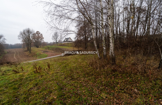 PODSTOLICE - GMINA WIELICZKA   
 
Oferujemy do sprzedaży przepięknie położoną , na terenie pełnym zieleni działkę o powierzchni