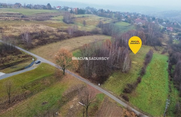 PODSTOLICE - GMINA WIELICZKA   
 
Oferujemy do sprzedaży przepięknie położoną , na terenie pełnym zieleni działkę o powierzchni