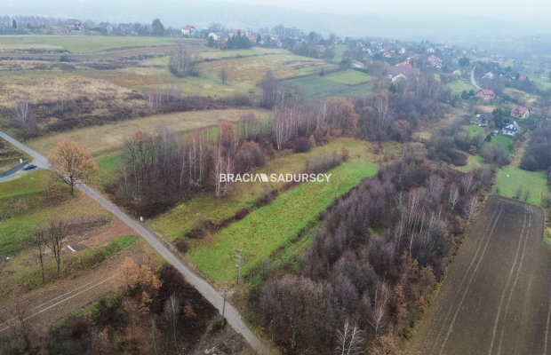 PODSTOLICE - GMINA WIELICZKA   
 
Oferujemy do sprzedaży przepięknie położoną , na terenie pełnym zieleni działkę o powierzchni