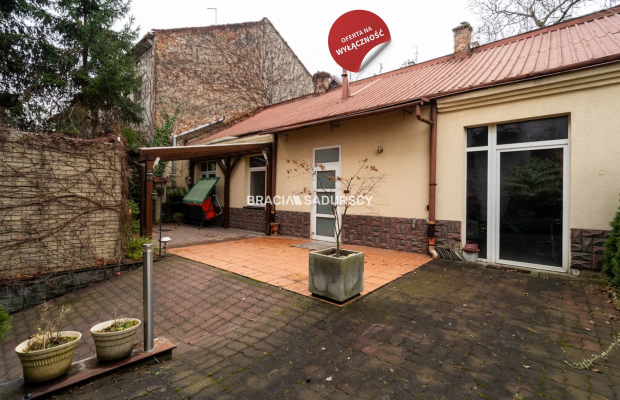 Działka z dwoma domami. Idzikowskiego.