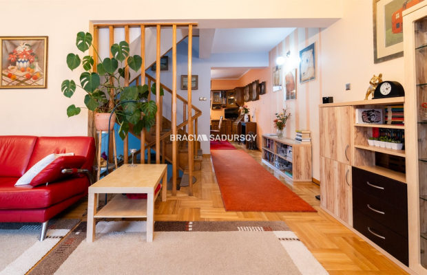 Działka z dwoma domami. Idzikowskiego.