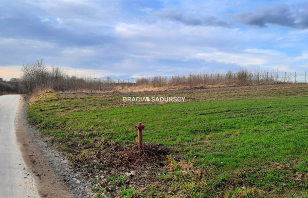 Działka produkcyjno – usługowa w Morawicy