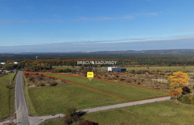 Działka komercyjna o powierzchni 8700 m² położona w miejscowości Rudno, gmina Krzeszowice. Teren w miejscowym planie zagospodar