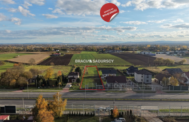 Oferujemy do sprzedaży działkę budowlano‑rolną o łącznej powierzchni 2029 m² (w tym ok. 900 m2 budowlanej) położoną bezpośredni