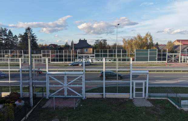 Oferujemy do sprzedaży działkę budowlano‑rolną o łącznej powierzchni 2029 m² (w tym ok. 900 m2 budowlanej) położoną bezpośredni