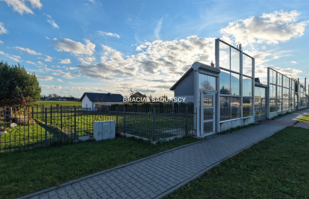 Oferujemy do sprzedaży działkę budowlano‑rolną o łącznej powierzchni 2029 m² (w tym ok. 900 m2 budowlanej) położoną bezpośredni