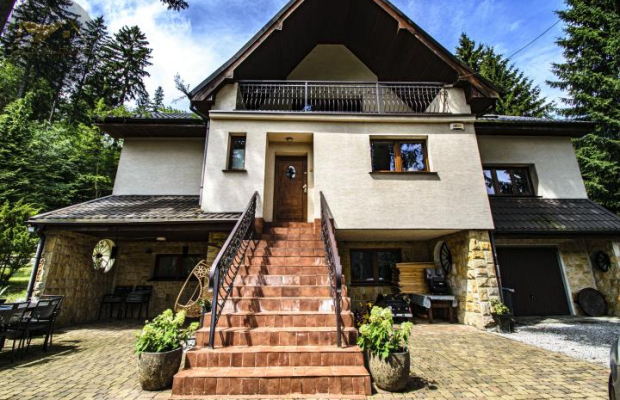 PIĘKNY DOM POD SAMYM LASEM Z WIDOKIEM NA GÓRY