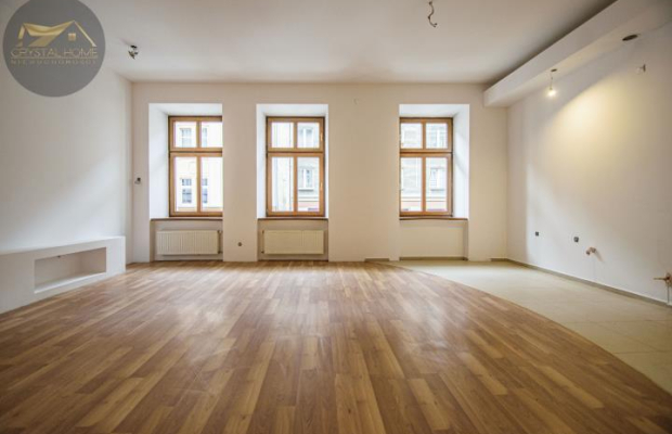 98M2/ 3 POKOJE/ I PIĘTRO/ CENTRUM