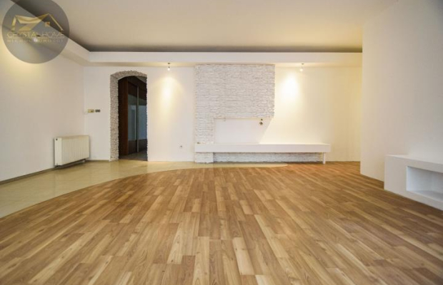 98M2/ 3 POKOJE/ I PIĘTRO/ CENTRUM