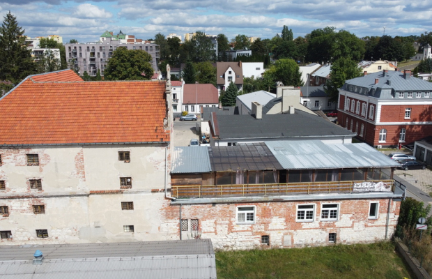 Budynek "Spichlerza" ul. 6 sierpnia w Puławach.