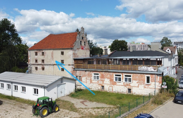Budynek "Spichlerza" ul. 6 sierpnia w Puławach.