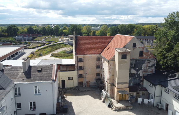 Kompleks budynków przy ul. 6 Sierpnia w Puławach..