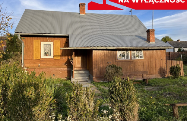 Drewniany dom na działce w Świeciechowie Dużym.