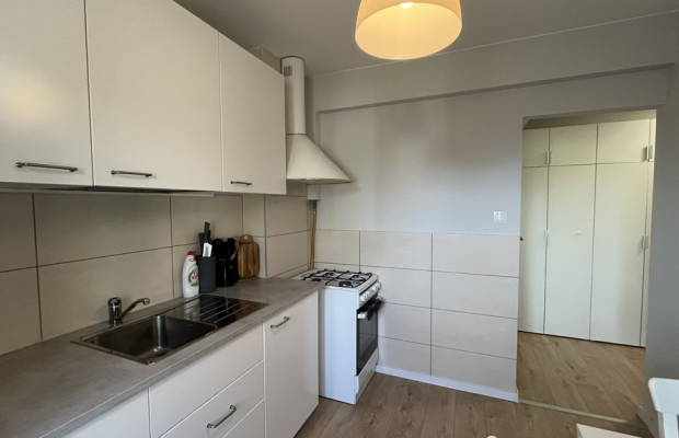 Kawalerka 30 m2 (oddzielna kuchnia) centrum Puław.