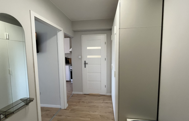 Kawalerka 30 m2 (oddzielna kuchnia) centrum Puław.