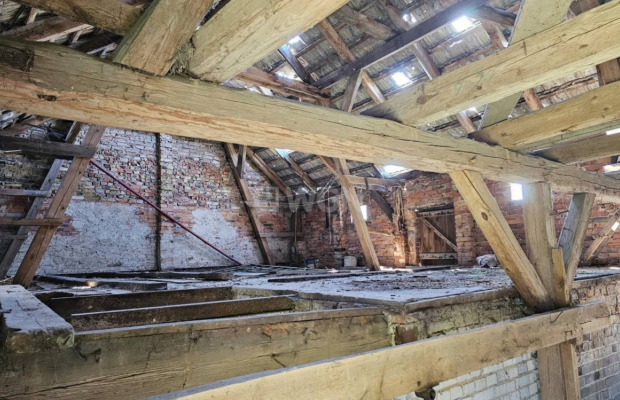 Chełmek, dom, działką o powierzchni 11 ar, sprzedam, cena 129 000 zł.  
  
Zapraszam do zapoznania się z ofertą sprzedaży domu 
