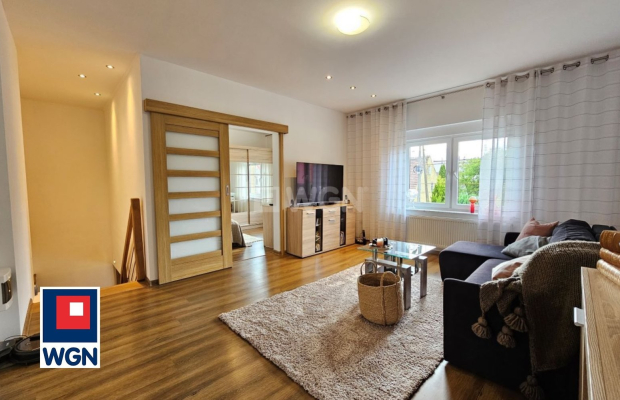 Przemków, dom 98 m2 z lokalem handlowo-usługowym i magazynem, cena 960 000,00 zł, sprzedam.  
  
Na sprzedaż dom - bliźniak z p