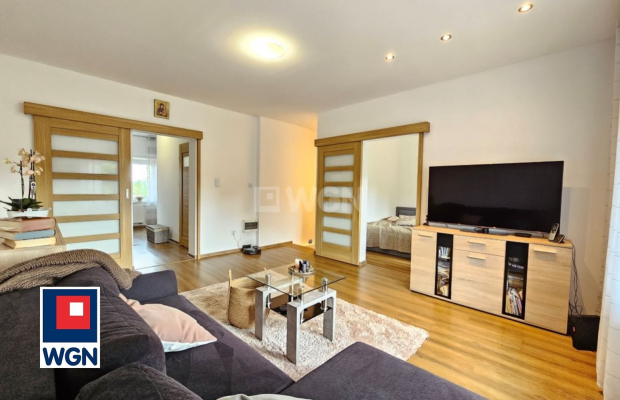 Przemków, dom 98 m2 z lokalem handlowo-usługowym i magazynem, cena 960 000,00 zł, sprzedam.  
  
Na sprzedaż dom - bliźniak z p