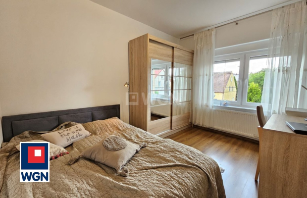 Przemków, dom 98 m2 z lokalem handlowo-usługowym i magazynem, cena 960 000,00 zł, sprzedam.  
  
Na sprzedaż dom - bliźniak z p