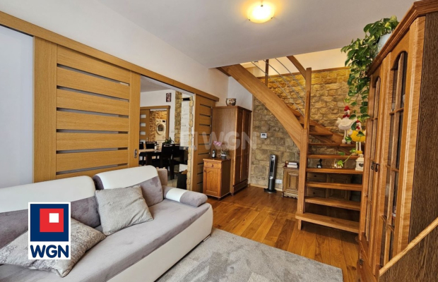 Przemków, dom 98 m2 z lokalem handlowo-usługowym i magazynem, cena 960 000,00 zł, sprzedam.  
  
Na sprzedaż dom - bliźniak z p