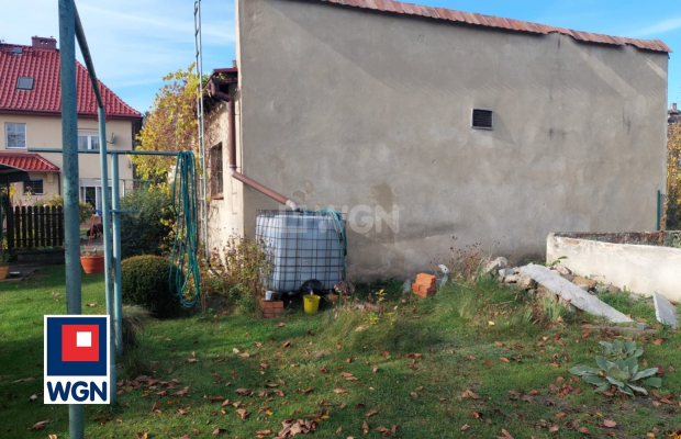 Przemków, działka 969 m2 z lokalem handlowo-usługowym i magazynem, cena 960 000,00 zł, sprzedam.  
  
Na sprzedaż dom - bliźnia
