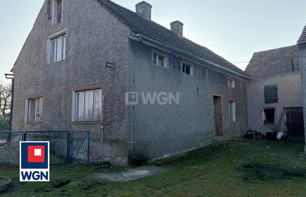 Trzebnice, gmina Chocianów, dom do remontu, 279 m2, działka z zabudowaniami gospodarczymi, 1 255 m2, sprzedam, cena 249 900 zł.