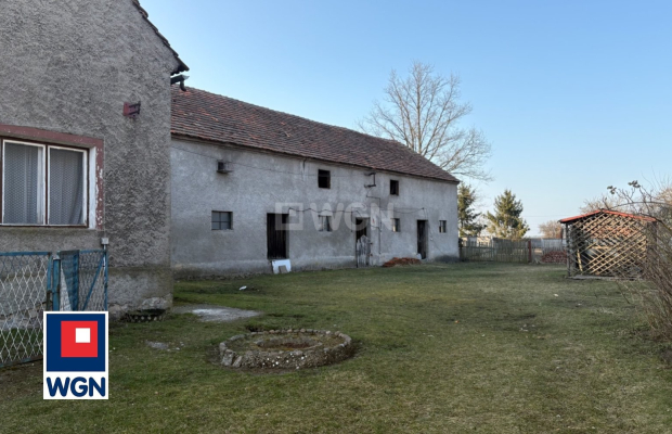 Trzebnice, gmina Chocianów, dom do remontu, 279 m2, działka z zabudowaniami gospodarczymi, 1 255 m2, sprzedam, cena 249 900 zł.
