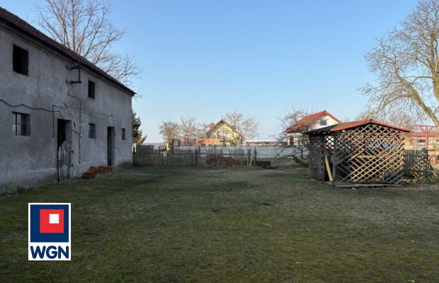 Trzebnice, gmina Chocianów, dom do remontu, 279 m2, działka z zabudowaniami gospodarczymi, 1 255 m2, sprzedam, cena 249 900 zł.