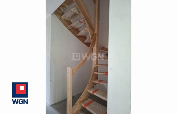 Otyń, dom bliźniak, 110 m2, w stanie deweloperskim, sprzedam, 620 000 PLN.  
  
Na sprzedaż dom w zabudowie bliźniaczej z podda