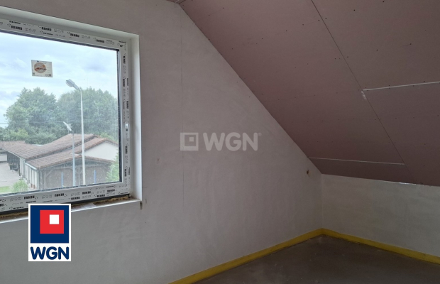 Otyń, dom bliźniak, 110 m2, w stanie deweloperskim, sprzedam, 620 000 PLN.  
  
Na sprzedaż dom w zabudowie bliźniaczej z podda