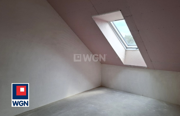 Otyń, dom bliźniak, 110 m2, w stanie deweloperskim, sprzedam, 620 000 PLN.  
  
Na sprzedaż dom w zabudowie bliźniaczej z podda