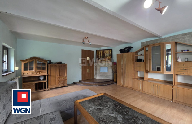 Dom z dużą działką w spokojnej okolicy Okmiany, gm. Chojnów  
  
Na sprzedaż przestronny dom z lat 70., położony w cichej i mal