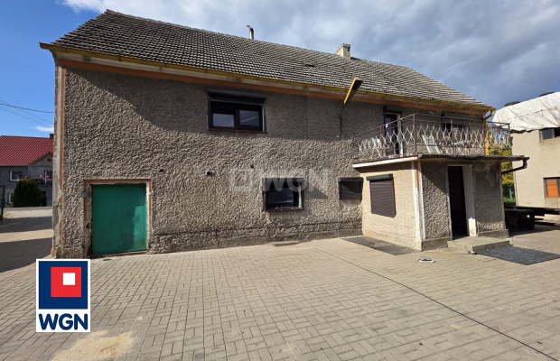 Dom z dużą działką w spokojnej okolicy Okmiany, gm. Chojnów  
  
Na sprzedaż przestronny dom z lat 70., położony w cichej i mal