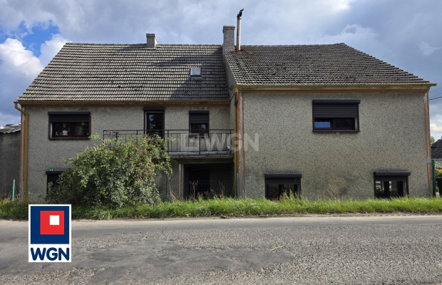 Dom z dużą działką w spokojnej okolicy Okmiany, gm. Chojnów  
  
Na sprzedaż przestronny dom z lat 70., położony w cichej i mal