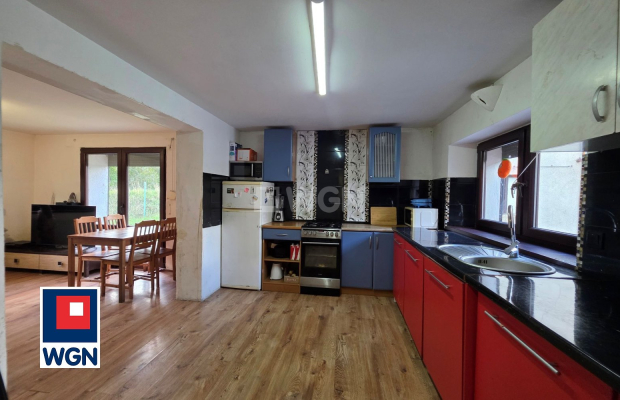 Dom z dużą działką w spokojnej okolicy Okmiany, gm. Chojnów  
  
Na sprzedaż przestronny dom z lat 70., położony w cichej i mal